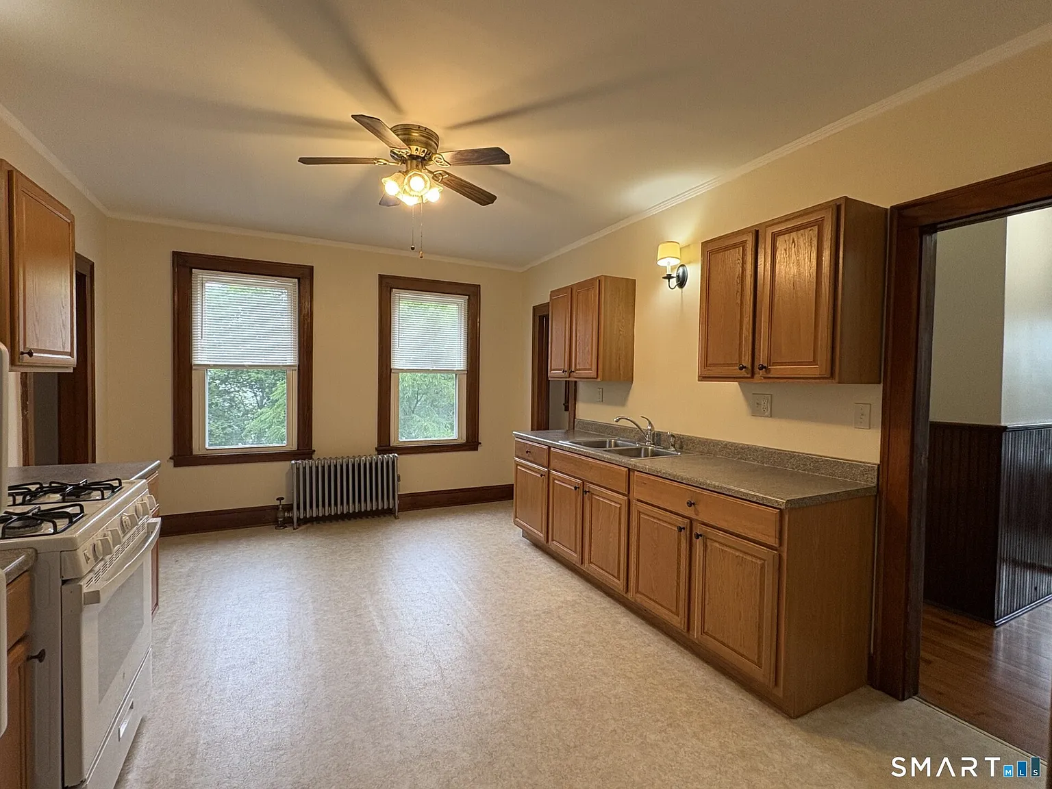2 bed, 1.0 bath, 1344 sqft, $1,425 — Photo 3