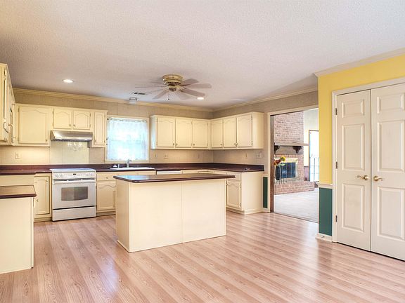 5th image of 8655 Brackenbury Cv