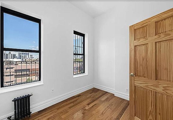 2nd image of 122 Norfolk St #36