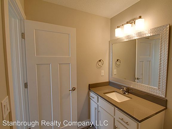 4th image of 243 SE Jennifer Dr #10425679