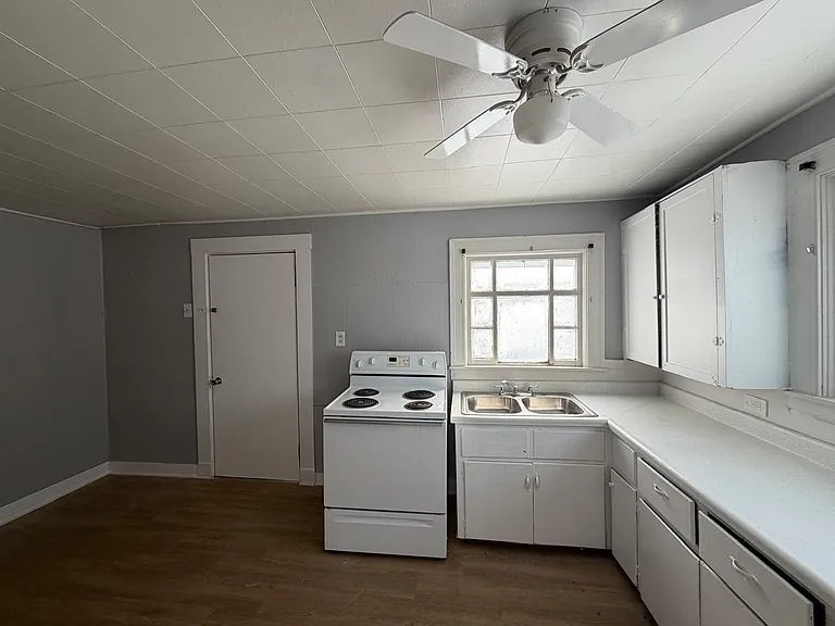 533 W Greene St — Photo 4