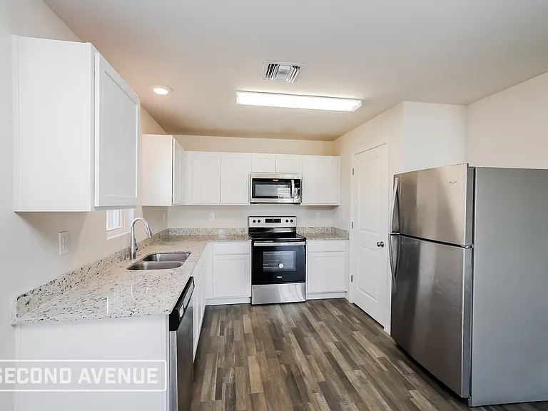 1025 Halby Ave S — Photo 2