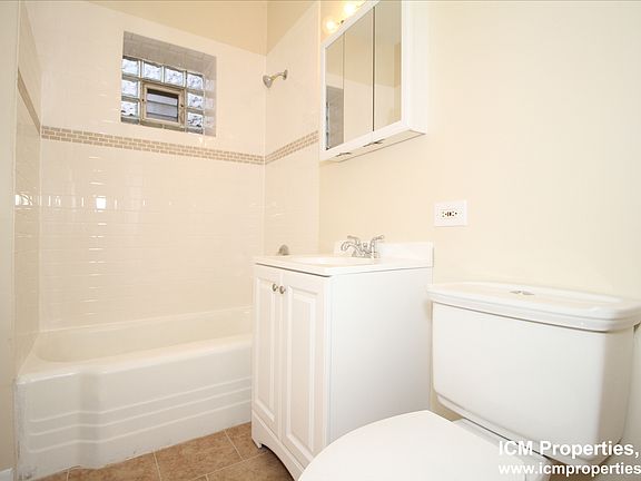 4th image of 1601 W Berteau Ave #16152