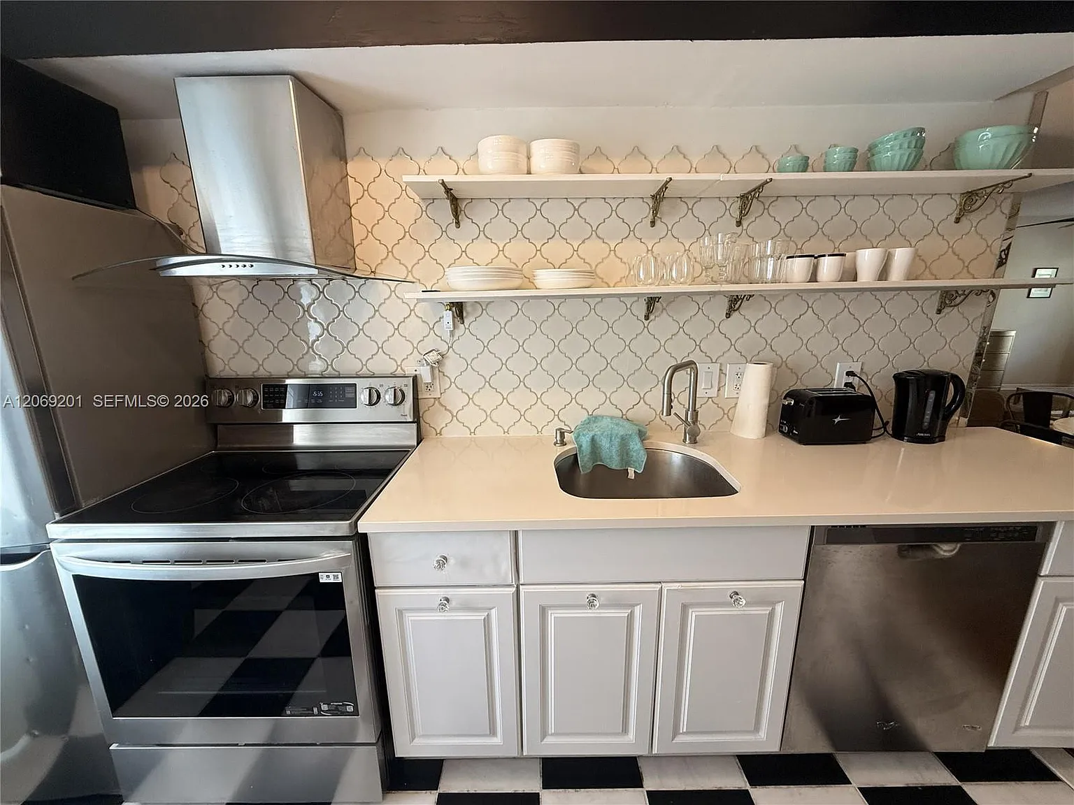 Jefferson Court Condo — Photo 4