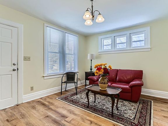 4th image of 555 Blair Ave