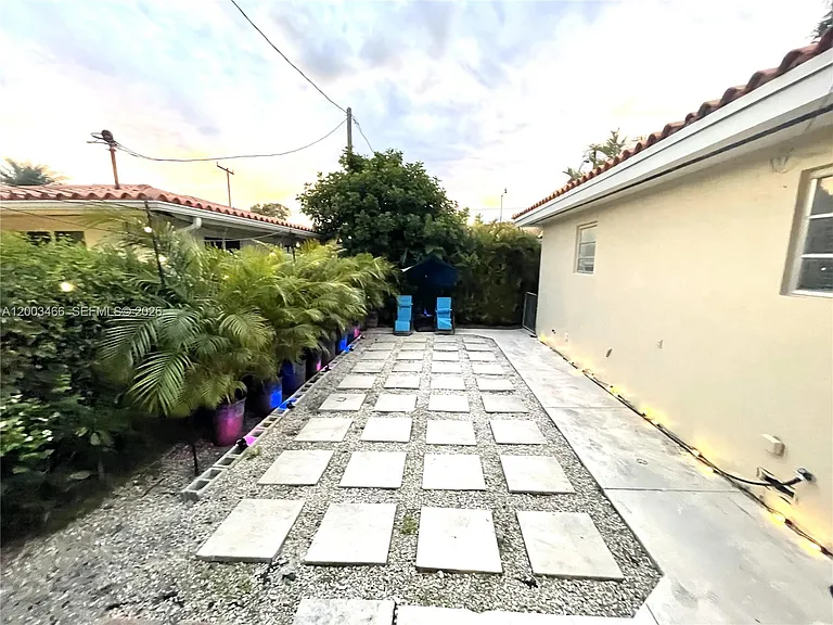 1556 San Benito Ave — Photo 7