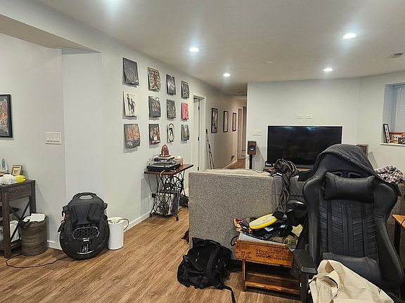 5th image of 2954 W Nelson St