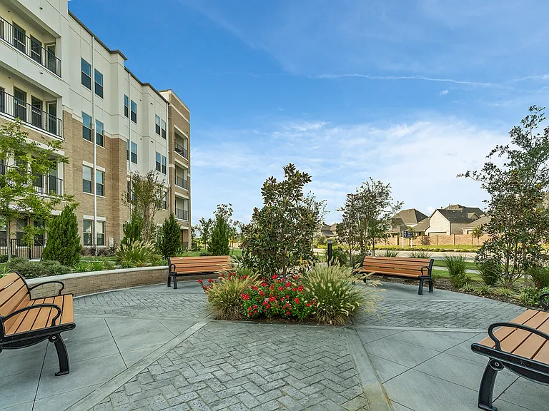 Luxe at Mercer Crossing — Photo 17