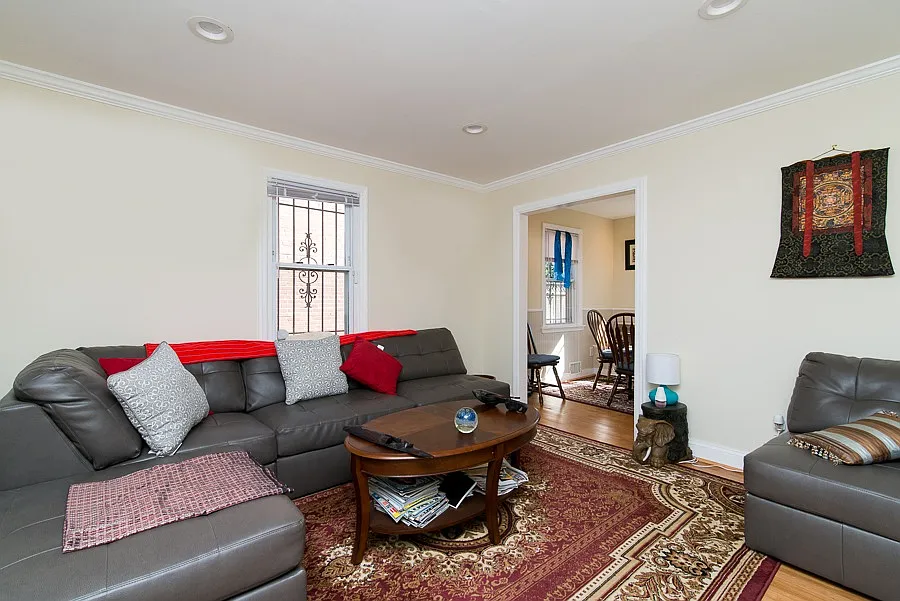 621 Farragut Pl NE photo 1