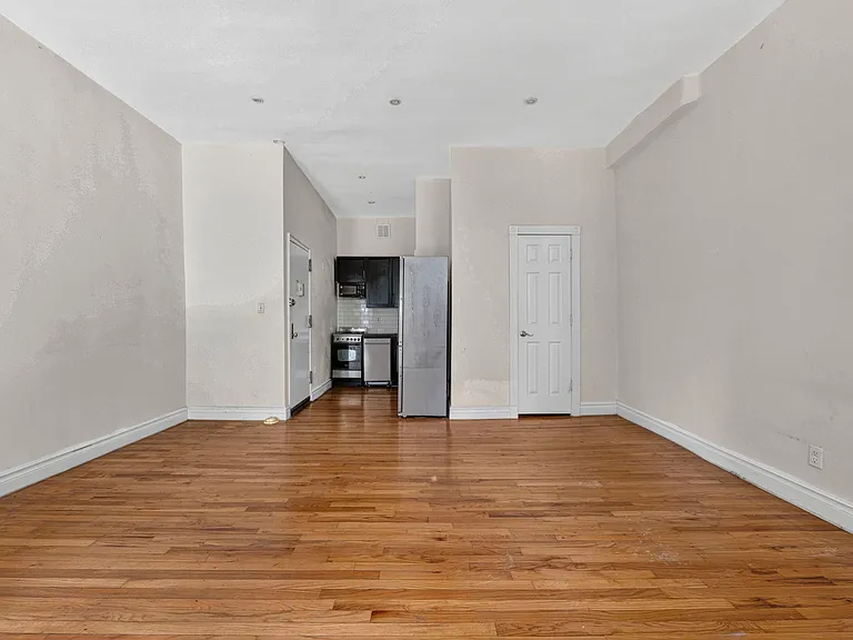 228 E 84th St #1D — Photo 3
