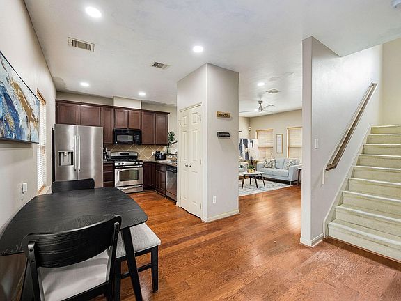5th image of 3208 Baer St
