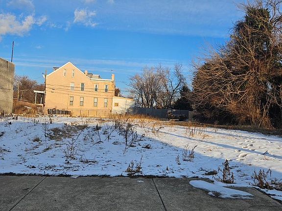 2nd image of 1208 W 3rd St