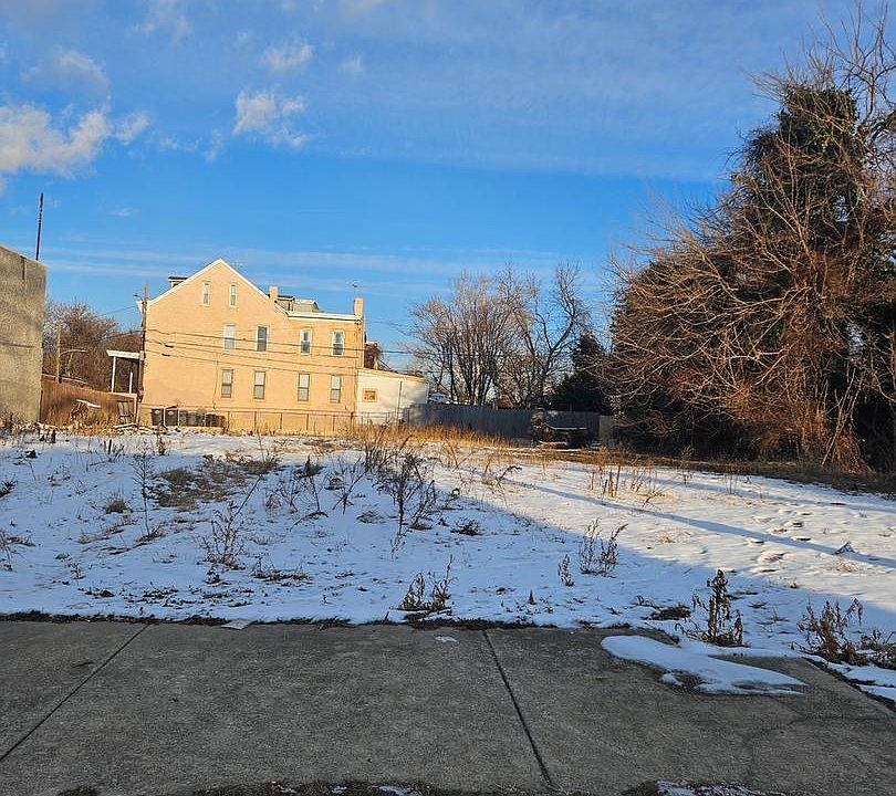 2nd image of 1208 W 3rd St