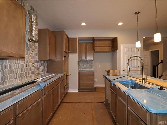 3rd image of 693 Newton Dr #61