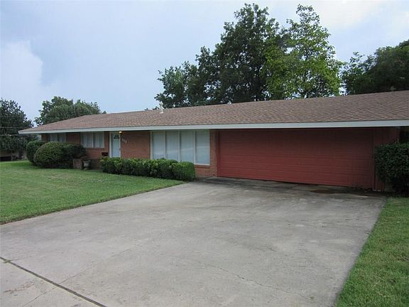 2nd image of 900 Bennett Dr