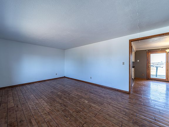 2nd image of 520 Sweetwater Cir