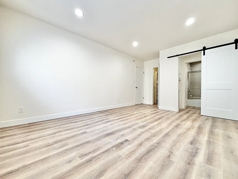 1784 N Sycamore Property — Photo 12