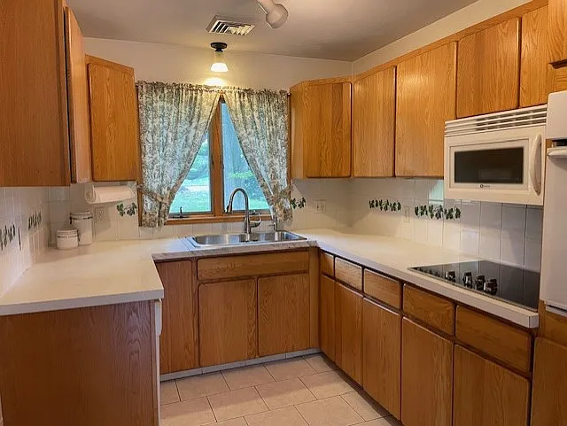 179 Derby Ave — Photo 10