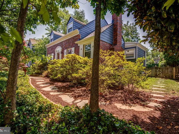 808 Crescent Dr, Alexandria, VA 22302