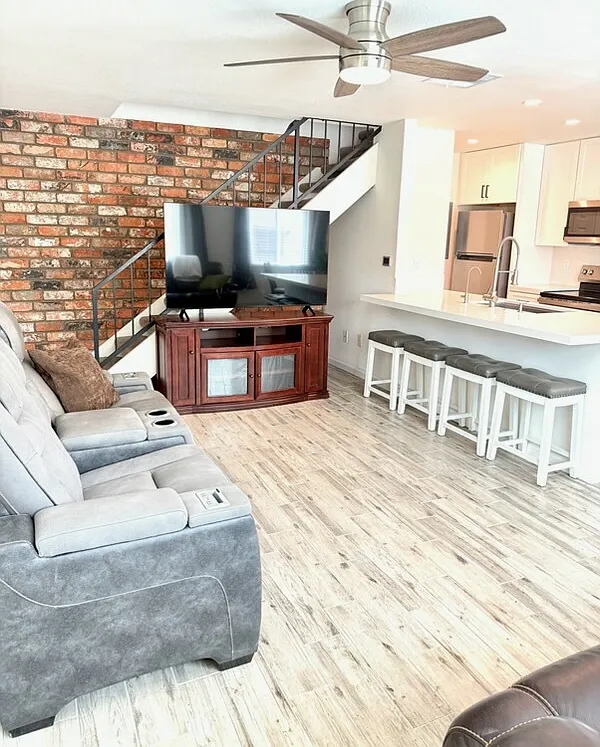 2 bed, 840 sqft, $1,950 — Photo 3