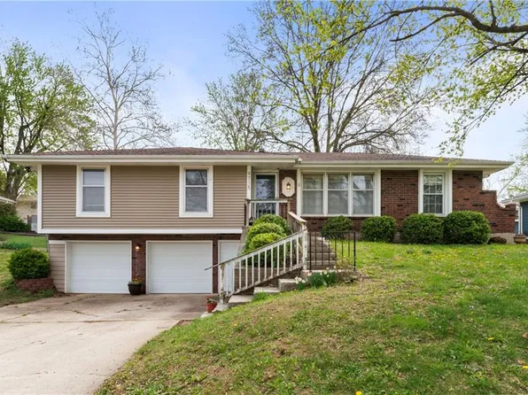 9715 NW View Coves Dr, Kansas City, MO 64152