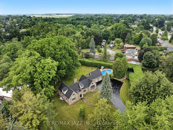 690 Bessborough Dr, Oshawa, ON L1G 4H2