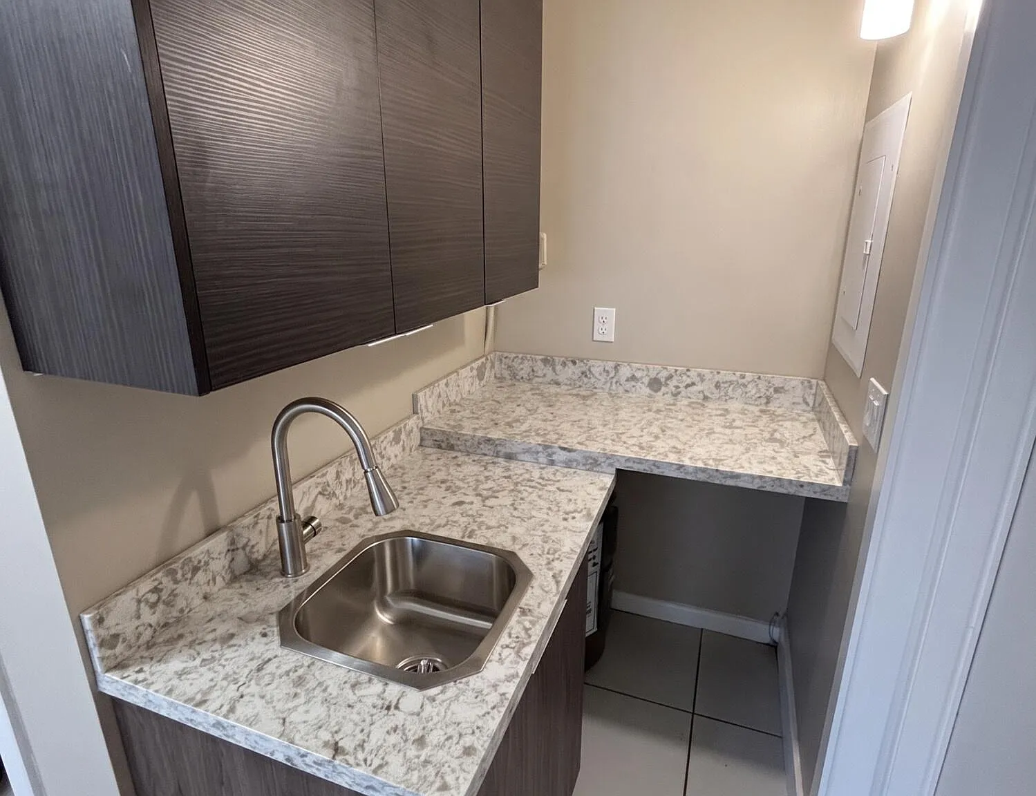 1 bed, 1.0 bath, 2205 sqft, $1,100 — Photo 3