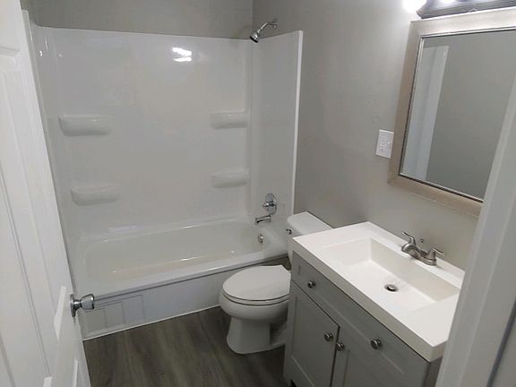 2nd image of 5618 6th St NE #5618