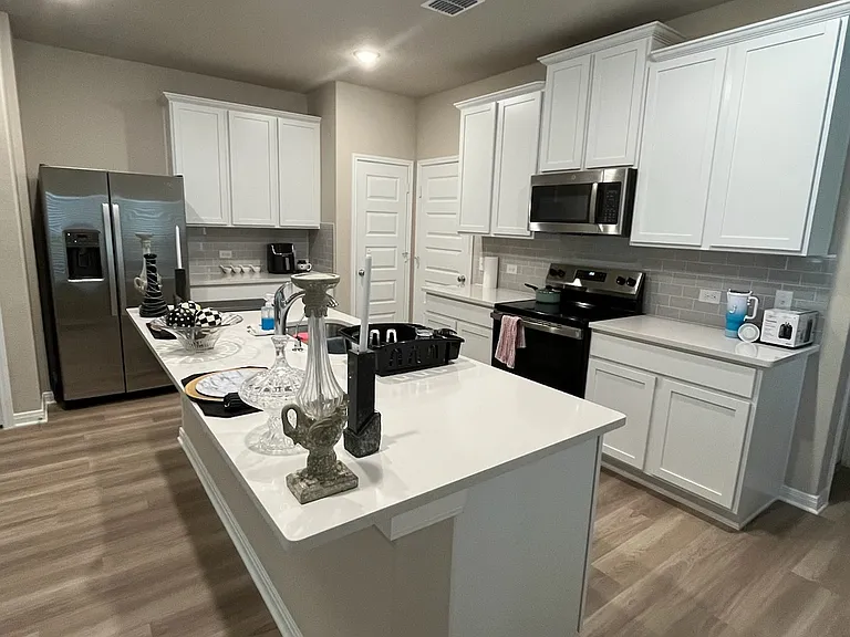 White Hart Ln — Photo 2