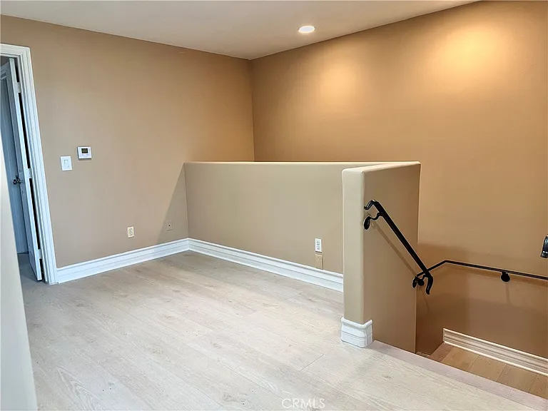 5555 Carpenter Ave #4 — Photo 13