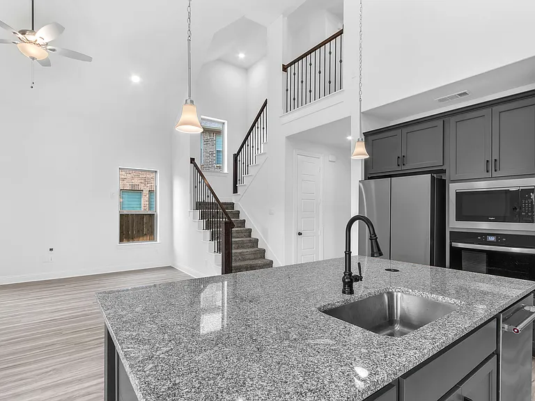 2410 Thavie St — Photo 17