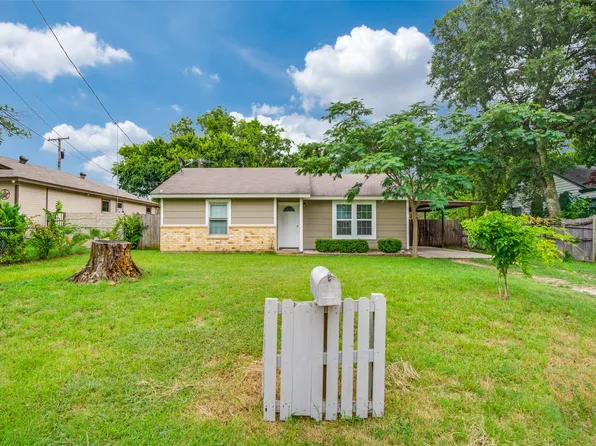 1142 Alvarado St, Cleburne, TX 76031