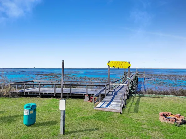 1067 Seagull St, Port Bolivar, TX 77650