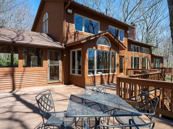 22 Streeter Rd, Hubbardston, MA 01452