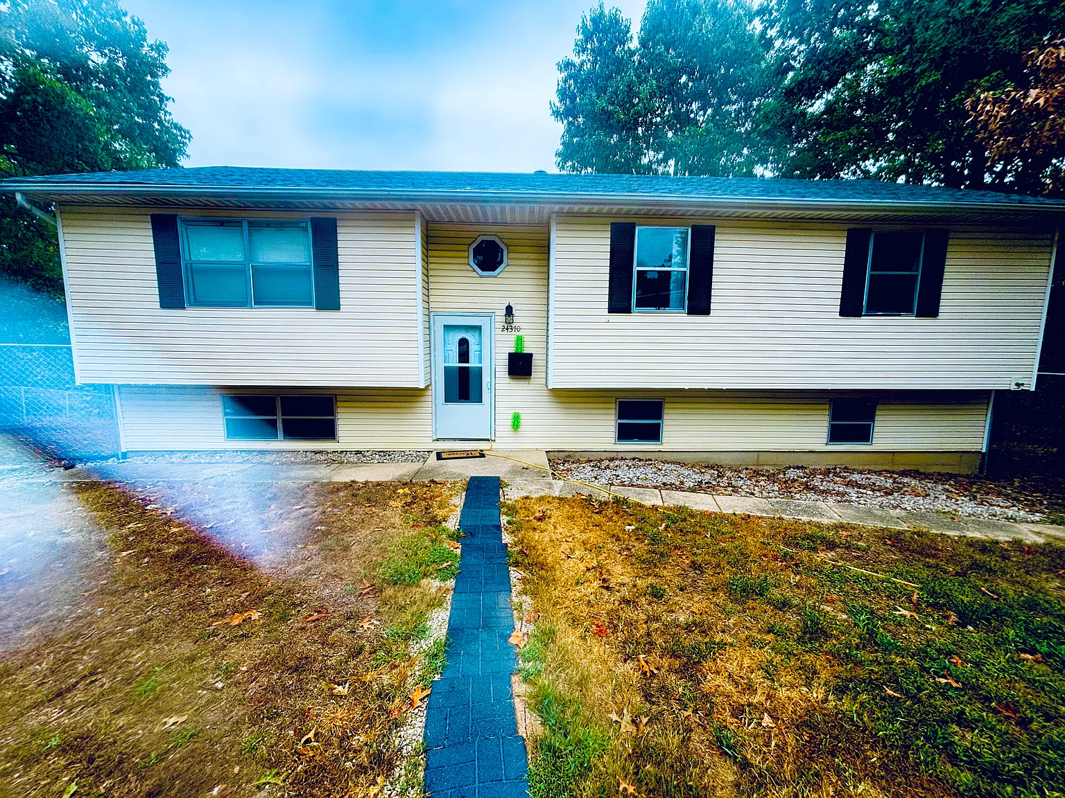 5 bed, 2304 sqft, $2,000 — Photo 1
