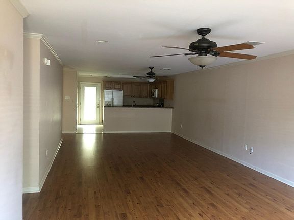 3rd image of 533 Versailles Blvd APT B