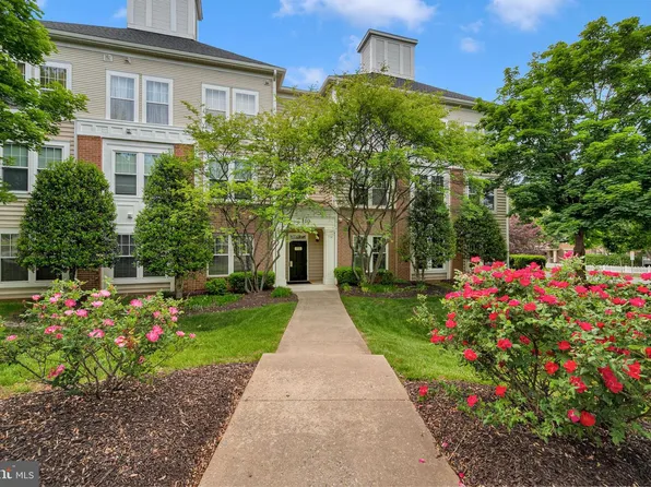 110 Watkins Pond Blvd #1-103, Potomac, MD 20850