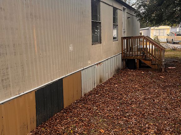 3rd image of 742 Tallman Cir
