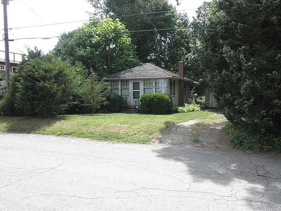 4th image of 115 Congdon Ave