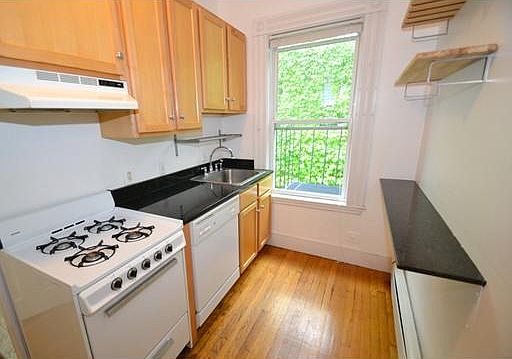 4th image of 138 Huron Ave APT 3