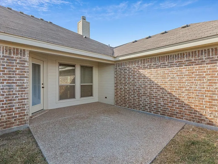 621 Monticello Cir — Photo 27