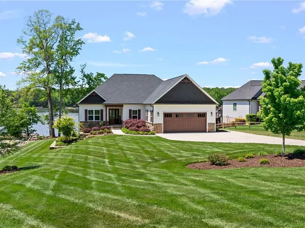 383 Rolling Rd, Lexington, NC 27292