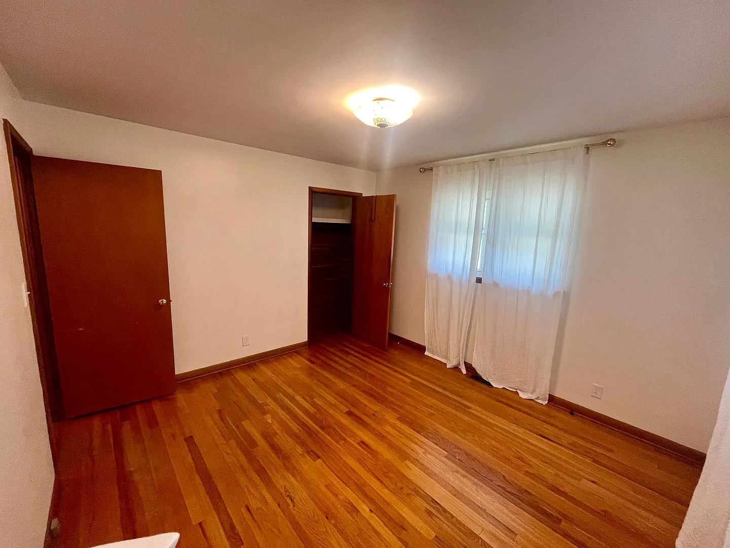 All Brick 3 bedroom 1 bathroom Home near Mercy Hospital Available Now ! — Photo 3