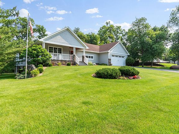 3rd image of 1811 Wildflower Ln NE