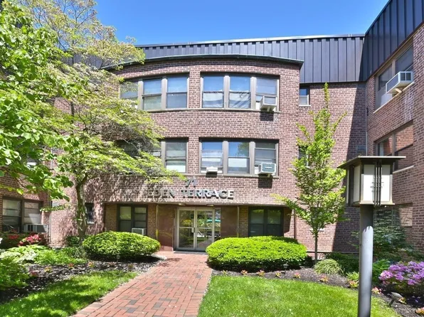 71 Grace Avenue #3H, Great Neck, NY 11021