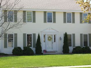 W69N410 Foxpointe Ave, Cedarburg, WI 53012