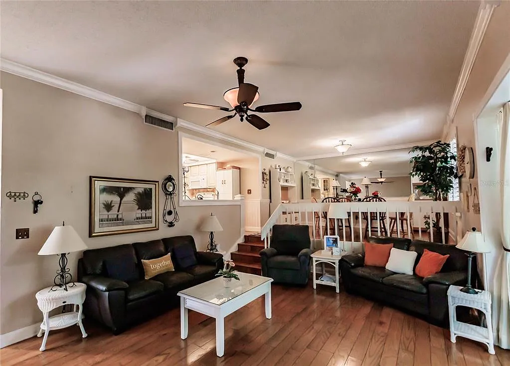 2 bed, 2.0 bath, 1180 sqft, $8,800 — Photo 3