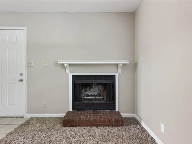 921 Kingsbury Dr #C — Photo 8