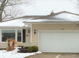 1220 Haverston Rd, Lyndhurst, OH 44124