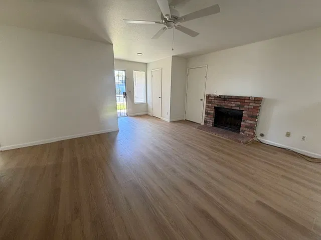 3 bed, 1137 sqft, $2,095 — Photo 2